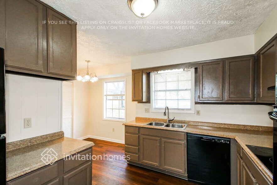 Building Photo - 1621 Wesley Way NW