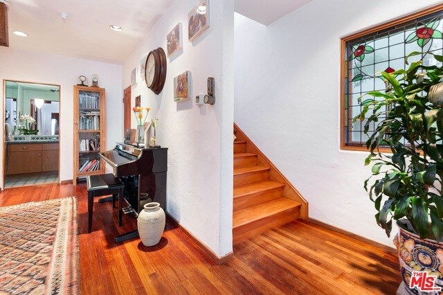 Building Photo - 3916 Rambla Orienta