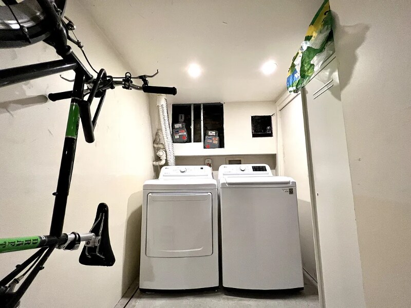 Building Photo - 39-27 45th St