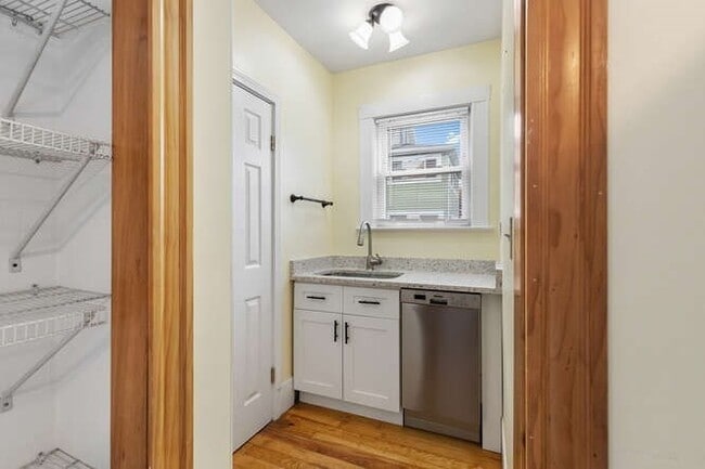 Building Photo - 7 Perham St