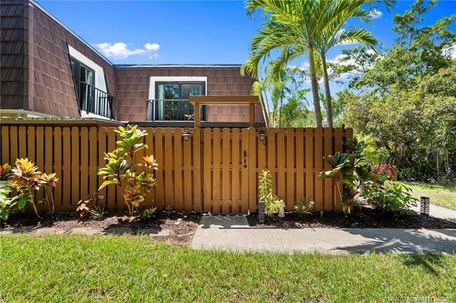 Building Photo - 5616 SE Riverboat Dr