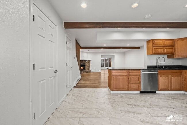 Building Photo - 6627 Zurich St