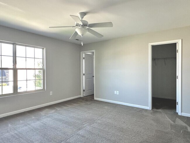Building Photo - 717 Bellingham Way