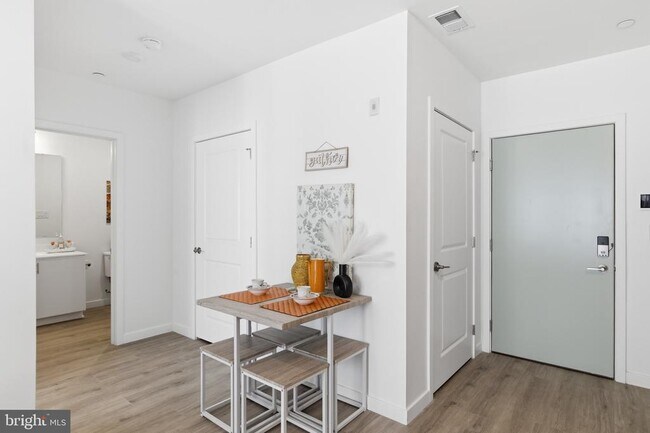 Building Photo - 915 N Broad St