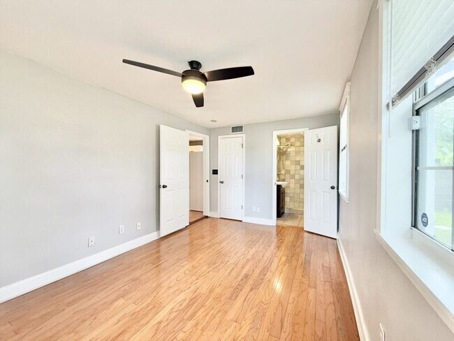 Building Photo - 909 W Fribley St