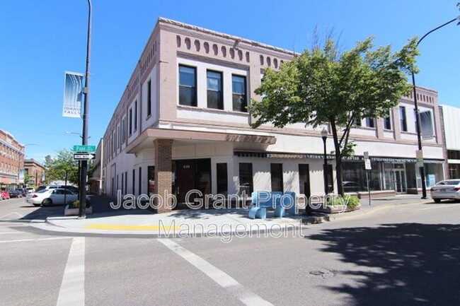 Primary Photo - 490 Park Ave