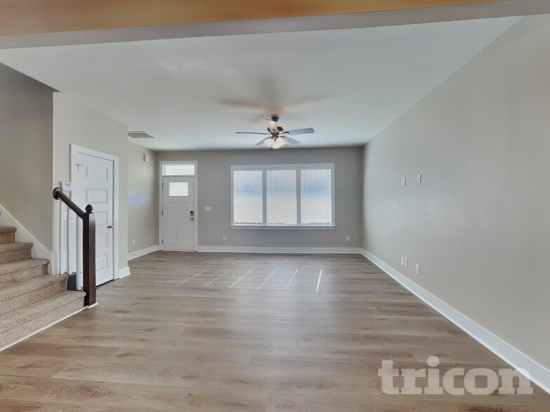 Building Photo - 8 Golden Crk Trl