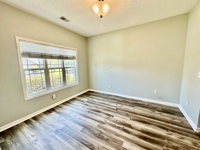 Building Photo - Fantastic Three Bedroom Updated Home in Bluffton!