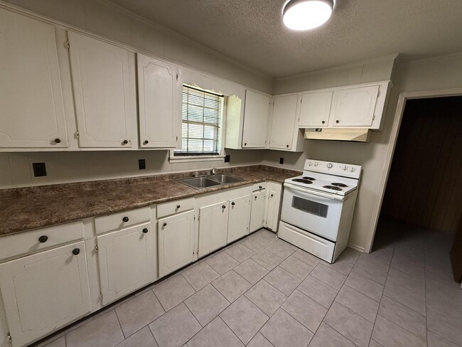 Building Photo - 311 Beechwood St