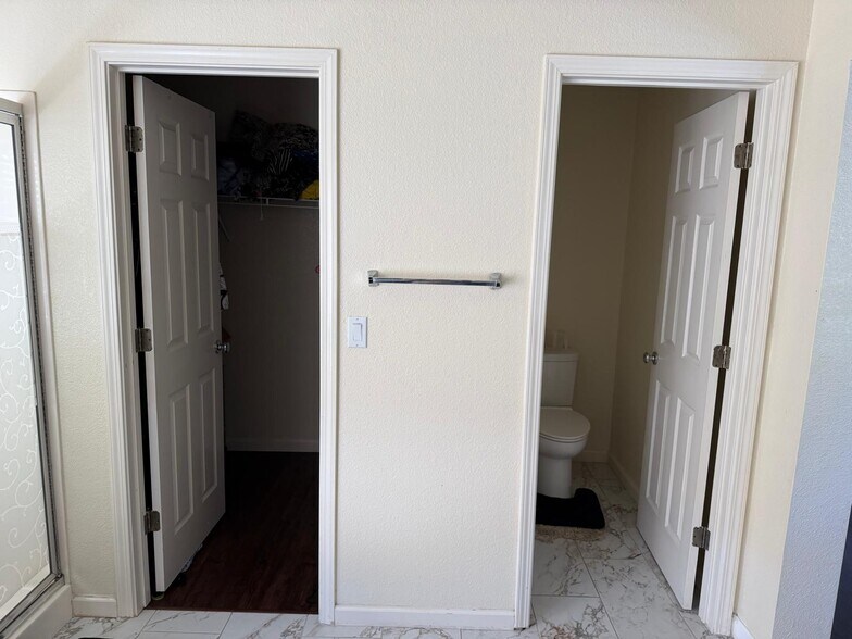 Building Photo - 1084 Huntly Dr