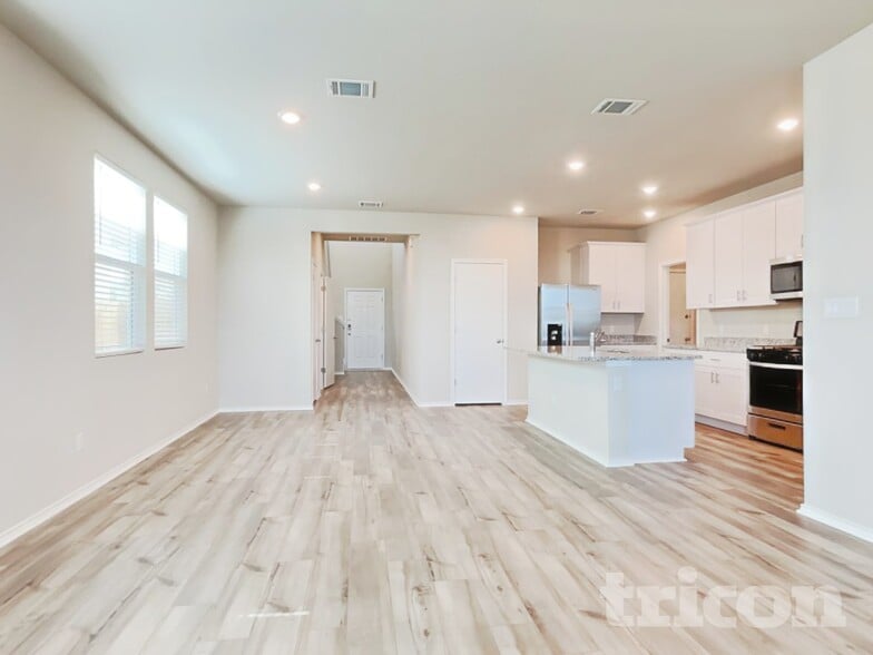 Building Photo - 5129 Sidesaddle Dr