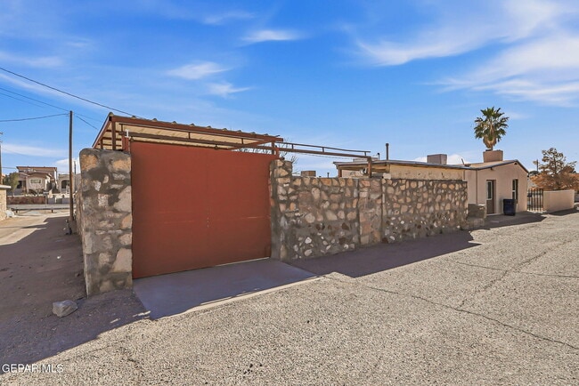 Building Photo - 3249 Lebanon Ave