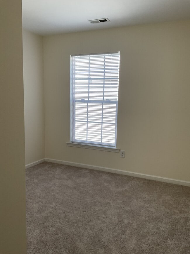 Building Photo - 3 bed, 2.5 bath in desirable Willowmere!