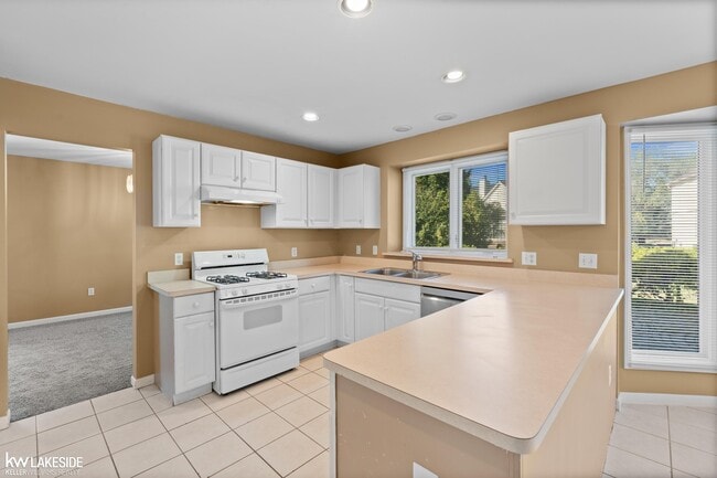 Building Photo - 2199 Edgestone Dr