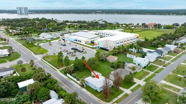 Building Photo - 398 Golf Blvd