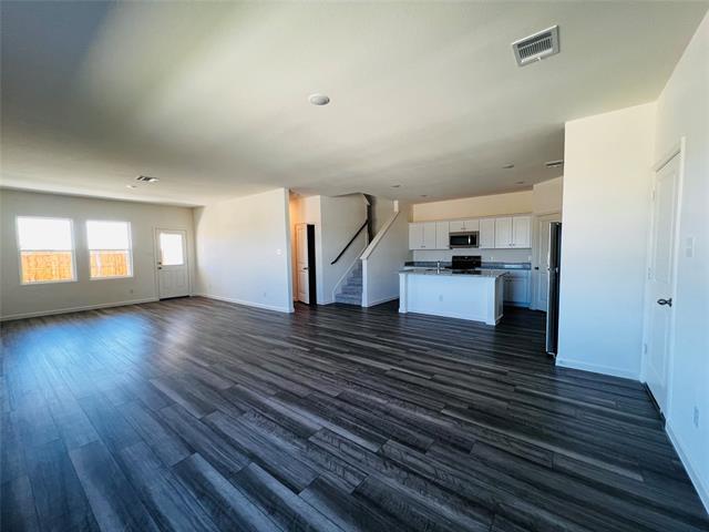 Building Photo - 2217 Pioneer Dr