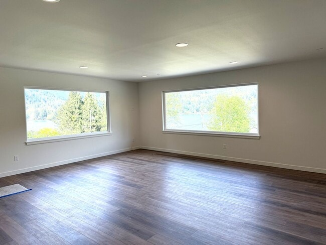 Building Photo - 705 W Lake Samish Dr