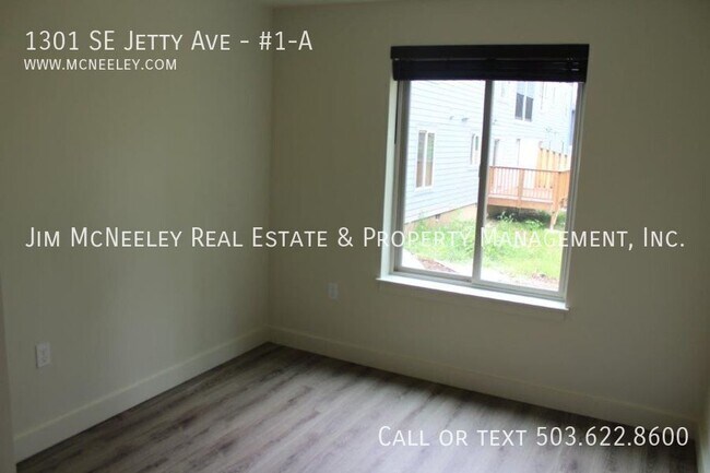 Building Photo - 1301 SE Jetty Ave