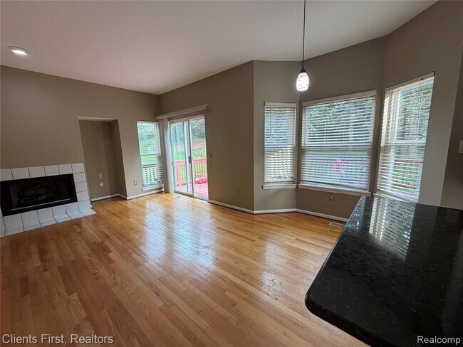 Building Photo - 35285 Pennington Dr