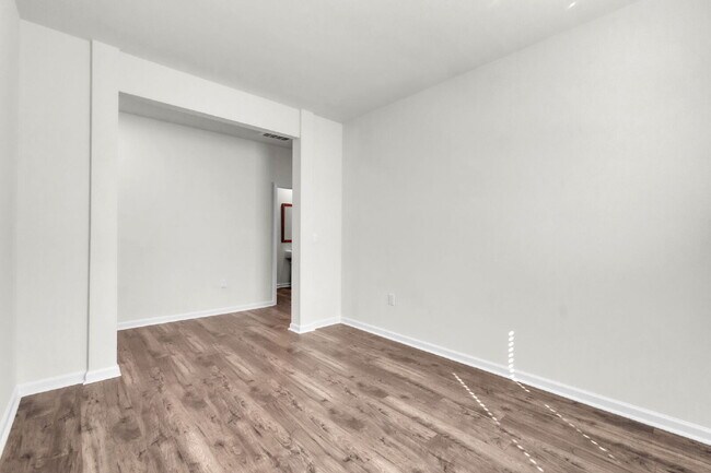 Building Photo - Modern 4BR Home with Loft & 2.5 Baths in W...