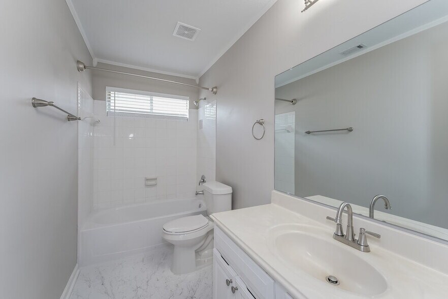 Building Photo - 18006 Oakmoss Hill Ct