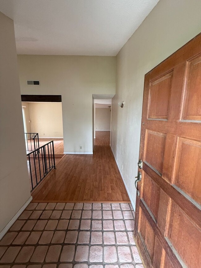 Building Photo - Spacious 4-Bedroom Home in Northeast Bakersfield