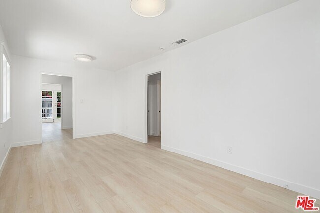 Building Photo - 4622 Norwich Ave