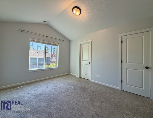 Building Photo - Charming 3BR/2.5BA Beaverton Home in Prime Location