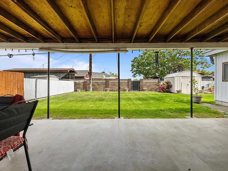 Building Photo - 318 Abert Ave