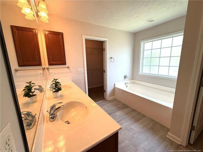 Building Photo - 2513 Hunting Bow Dr