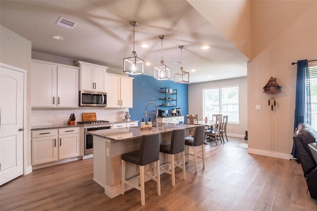 Building Photo - 31219 Gullwing Manor Dr