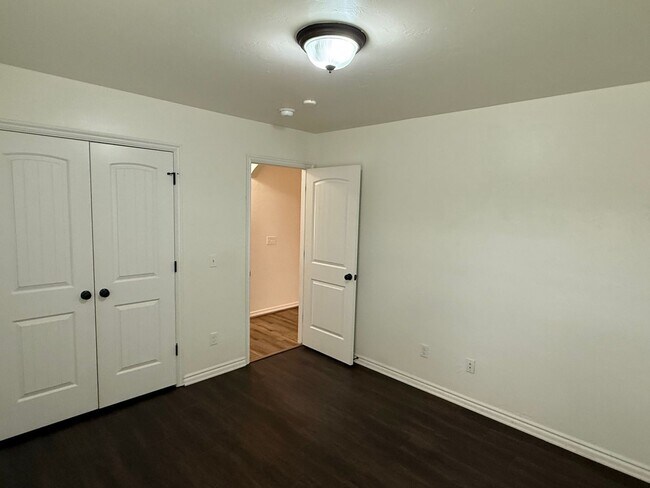 Building Photo - Inviting 3 Bed 2 Bath in Deer Creek Neighborhood