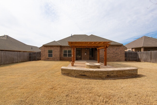 Building Photo - 2124 New Brook Dr