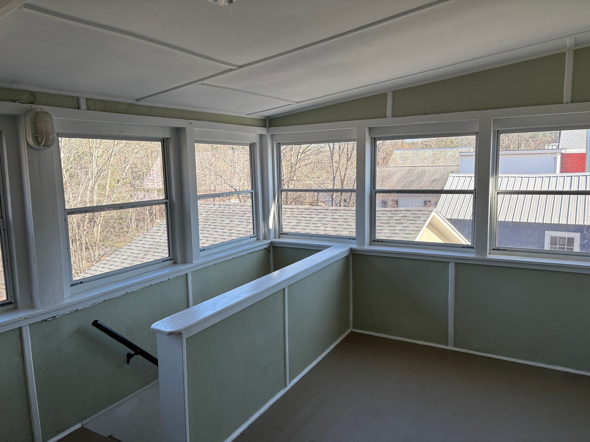 Building Photo - 995 Western Ave