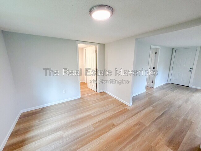 Building Photo - 132 Edgewood St