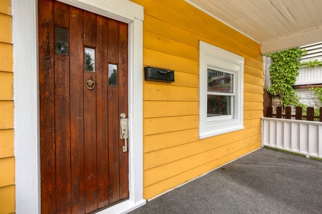 Building Photo - 119 Semmens St