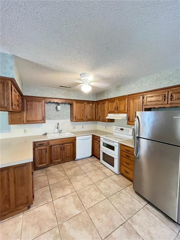 Building Photo - 2153 Loren Cir