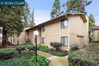 Building Photo - 2144 Northwood Cir