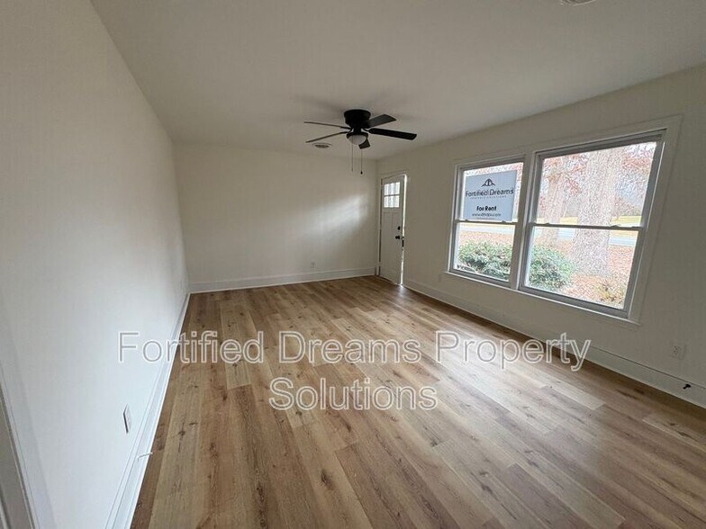 Building Photo - 429 Peeden Dr