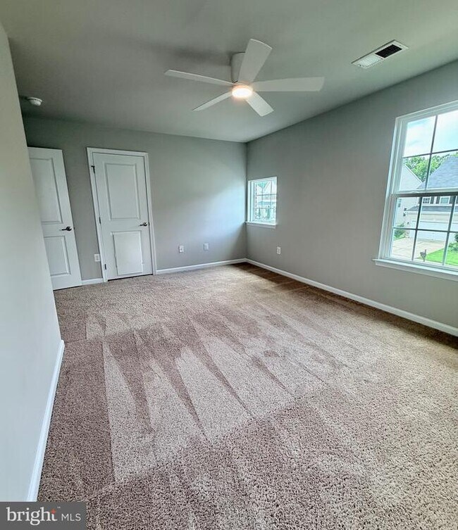 Building Photo - 9411 Wood Creek Cir