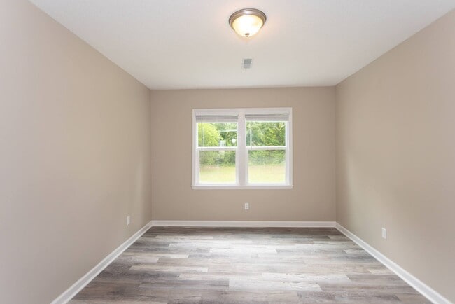 Building Photo - Welcome to this Beautiful Home nestled in the heart of Sumter, SC.