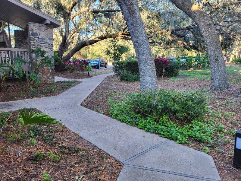 Building Photo - 681 Olde Camelot Cir