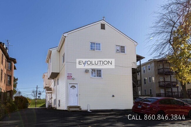 Building Photo - 71 Williams St