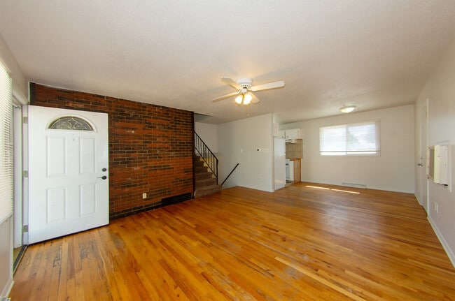 Building Photo - 6921 Manhattan Ln