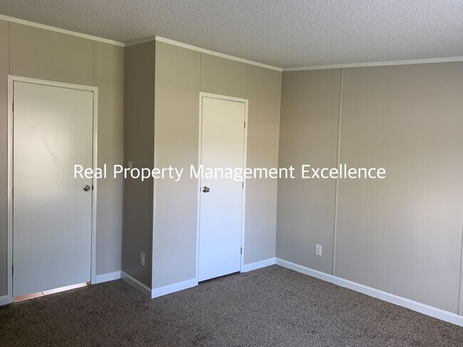 Building Photo - Quaint Renovated Home, Near Education Faci...