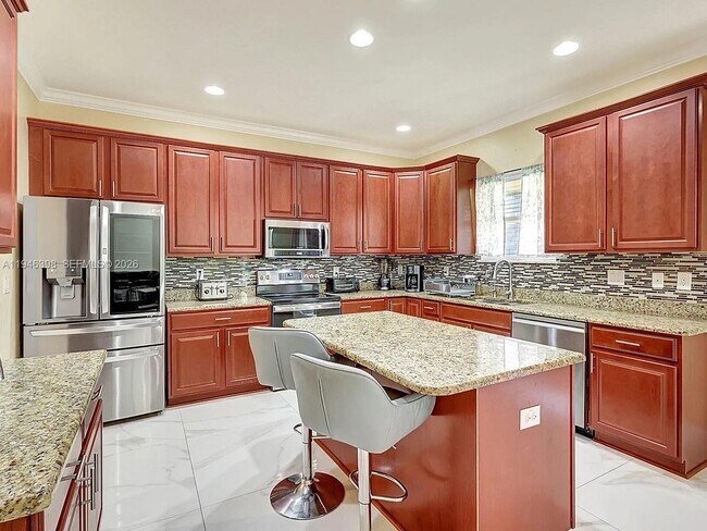 Building Photo - 1018 SW Eckard Ave