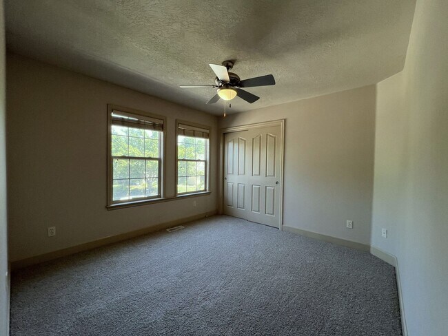 Building Photo - Beautiful 4 bed 3.5 bath home in Eagle jus...