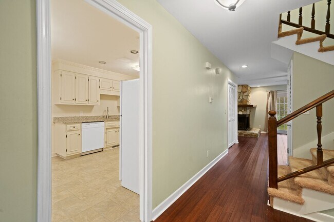 Building Photo - 3 Bedroom, 2.5 Bath Condo on the Pebble Creek Golf Course