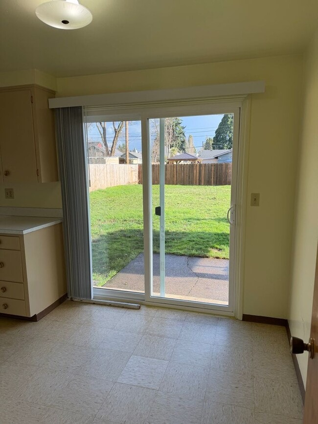 Building Photo - Nice single level 2 bedroom 1 bath house in Springfield!