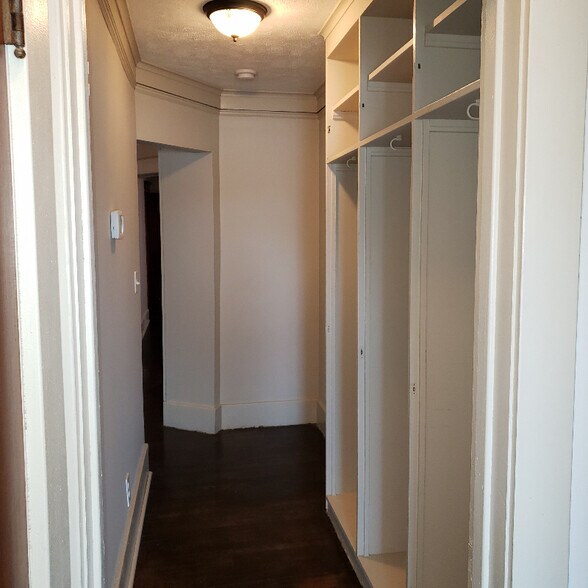 Building Photo - 531 S 36th St